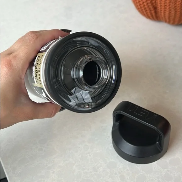 YETI Rambler 18 oz Bottle - Black and White - Picture 4 of 6